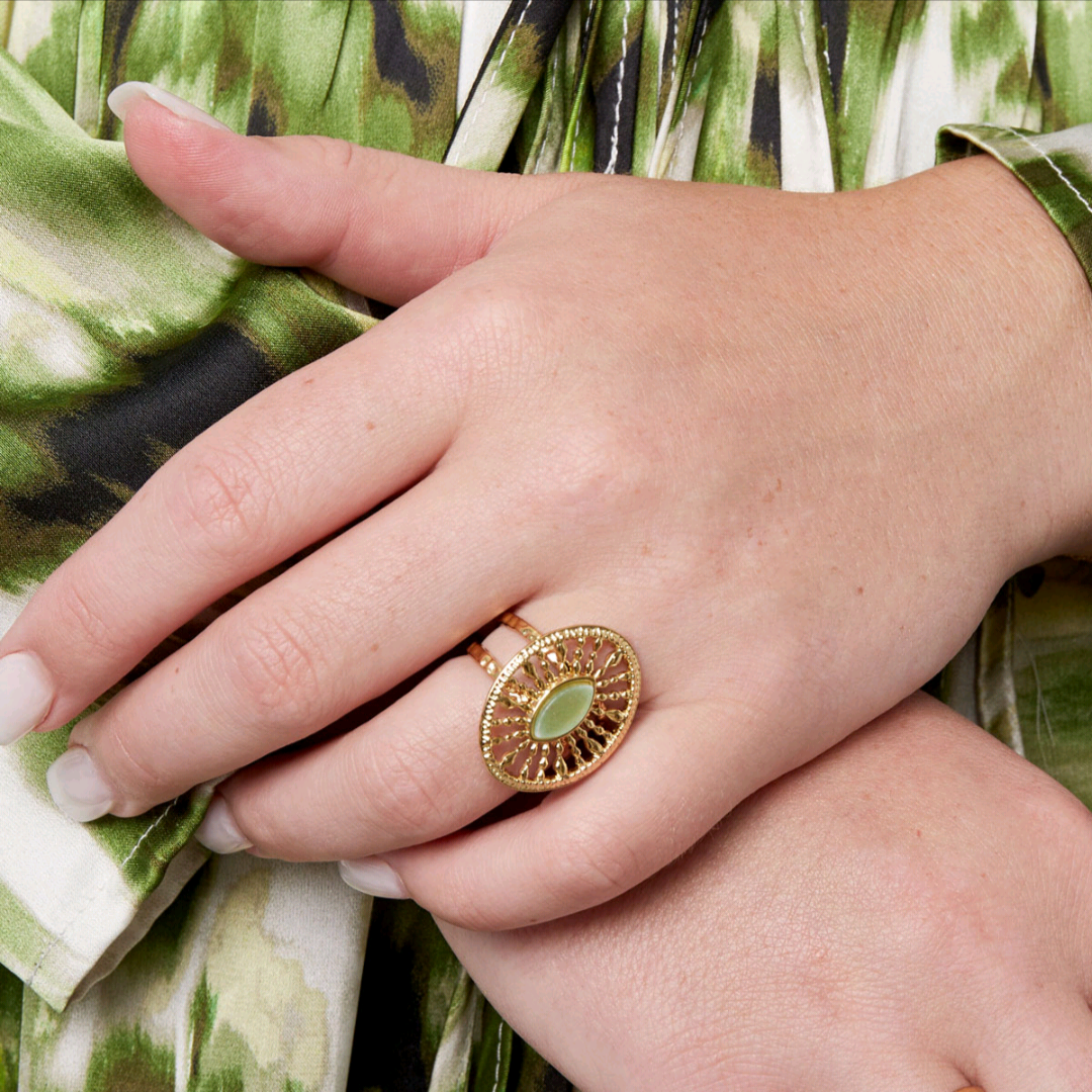 Ring rond barok met steen - groen