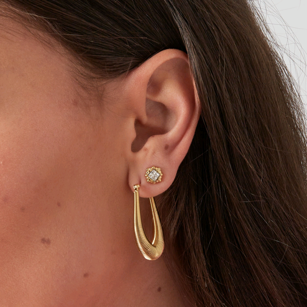 Studs met structuur en diamant - zilver