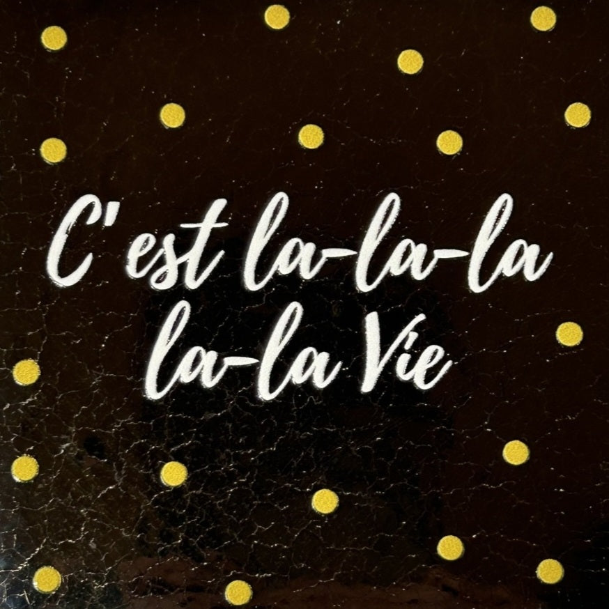 Quote tegeltje ' c'est la-la-la-la-la vie' (goud)