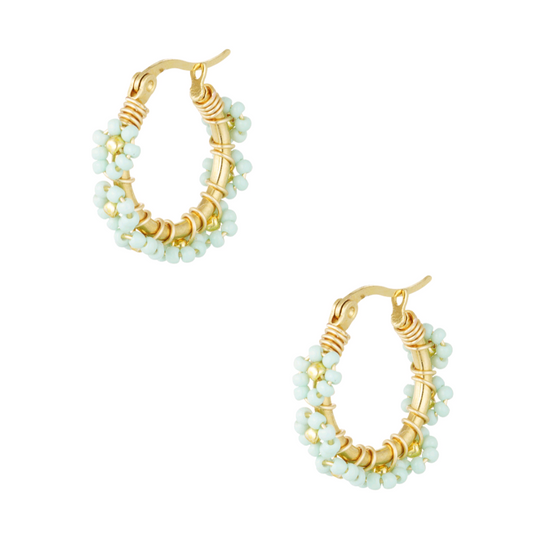 Bloemen oorbellen met glaskralen - mint