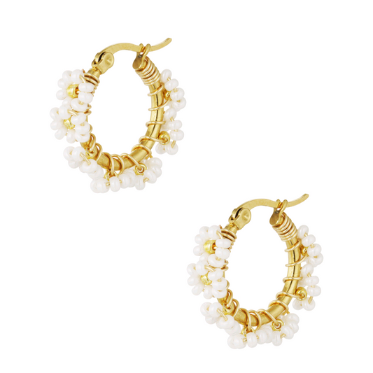 Bloemen oorbellen met glaskralen - wit