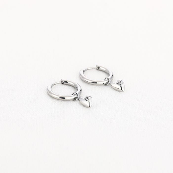 Hartjes oorbellen met steentje -zilver