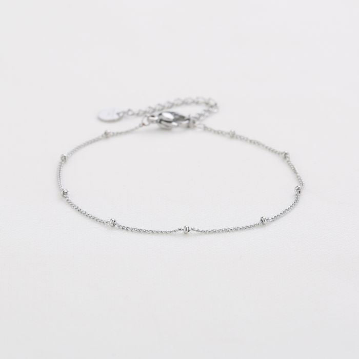 Armbandje fijn met balletjes - zilver