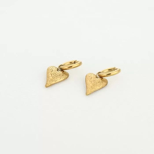 Hartjes oorbellen met print - goud